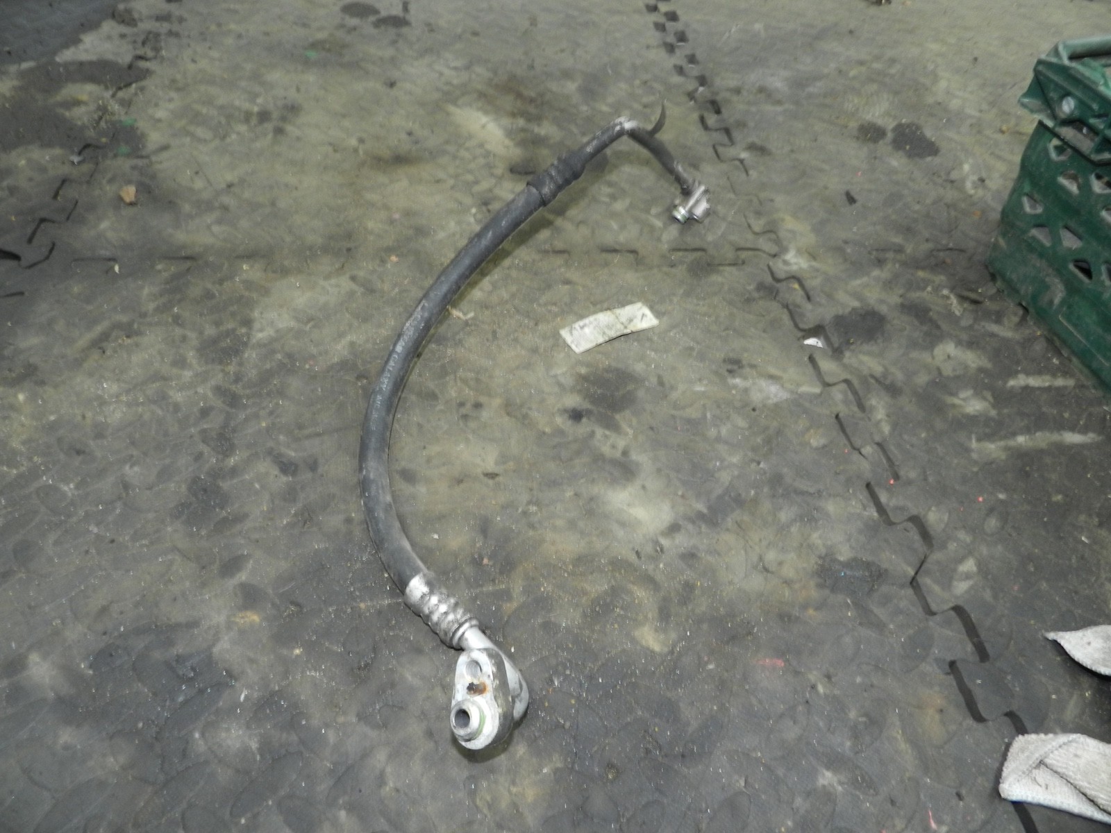 182. 2004 LANDROVER FREELANDER 1 L314. AIR CON PIPE