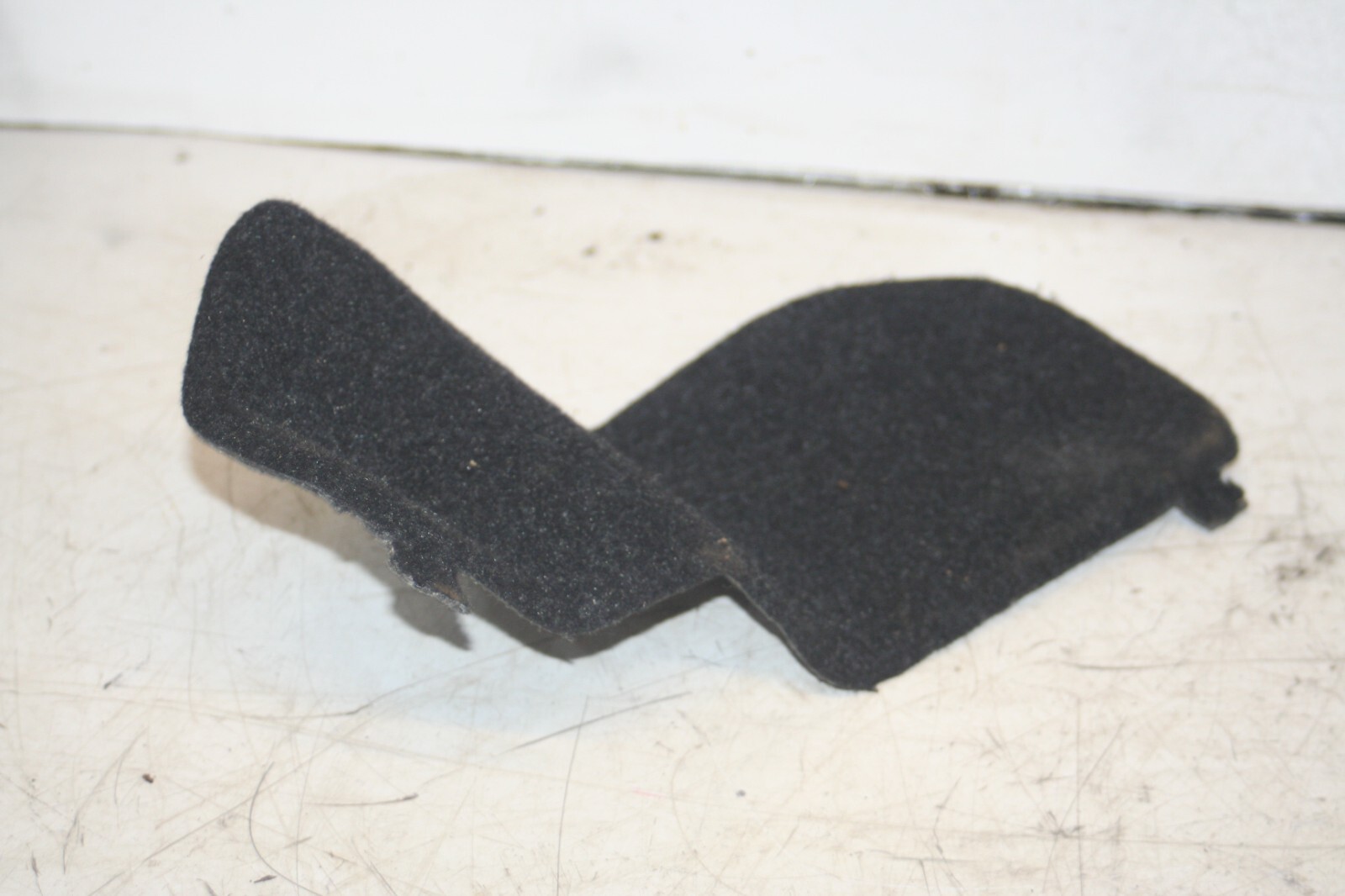 (95) 2010 BMW 1 SERIES E82. BOOT CARPET COVER TRIM