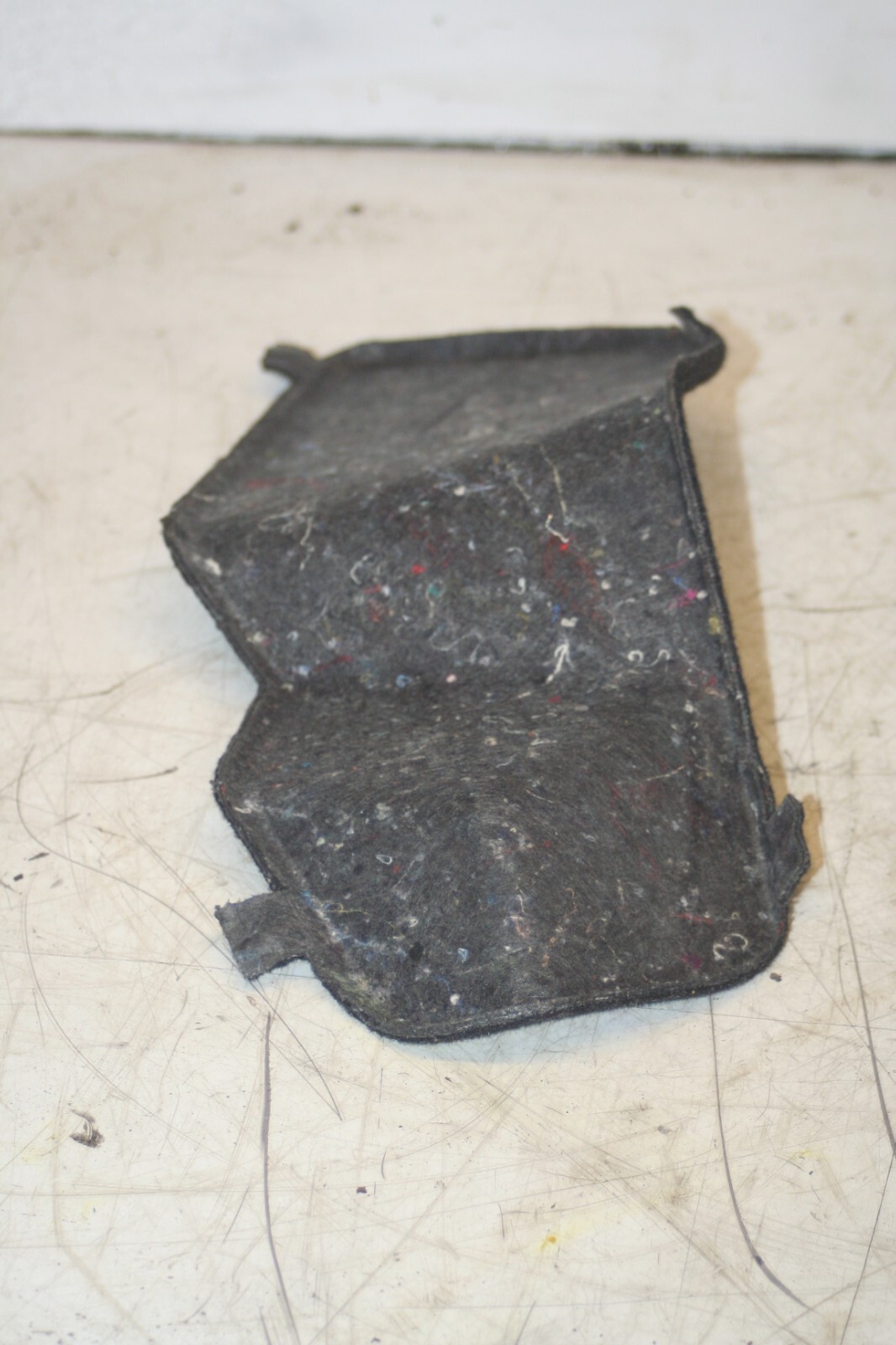 (95) 2010 BMW 1 SERIES E82. BOOT CARPET COVER TRIM - Image 3