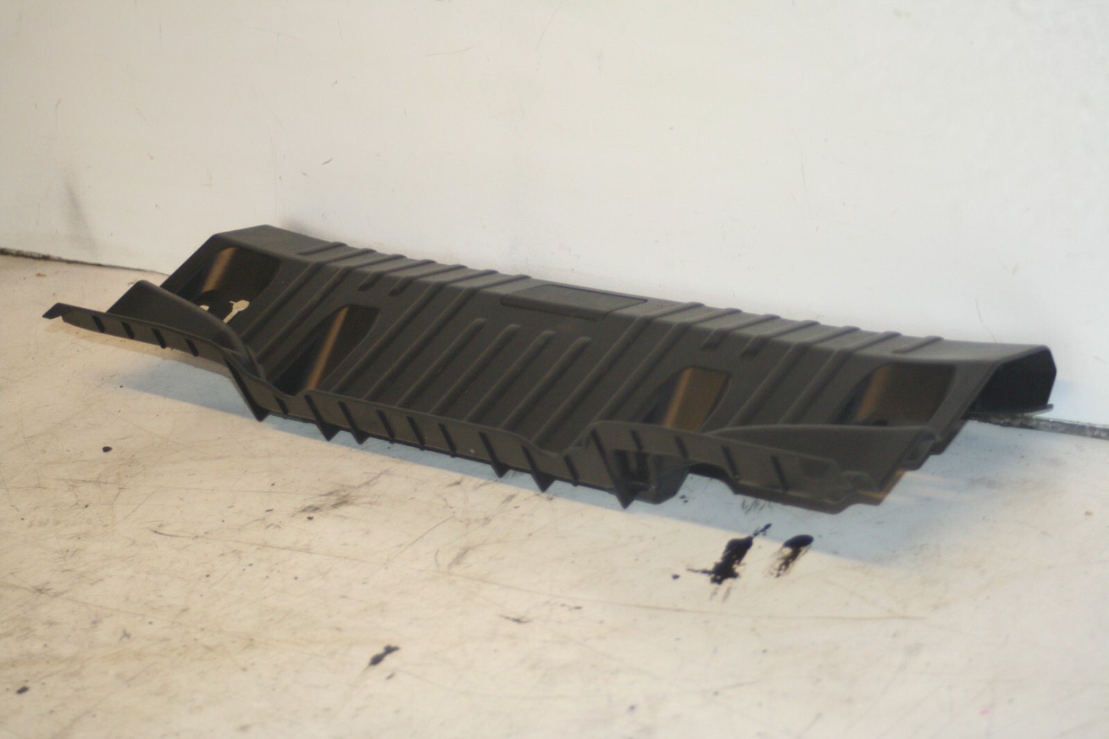 (95) 2010 BMW 1 SERIES E82. BOOT LOWER TRIM 6960416 - Image 2