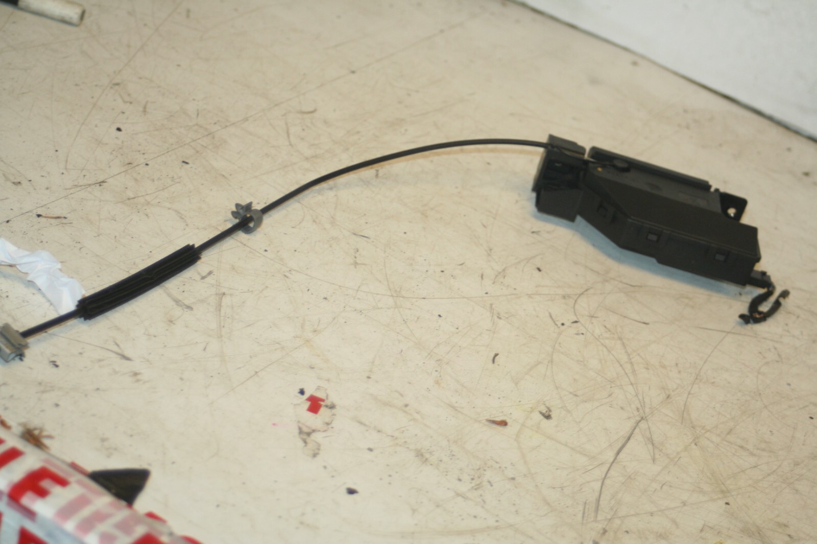 (95) 2010 BMW 1 SERIES E82. BOOT LID LATCH LOCK