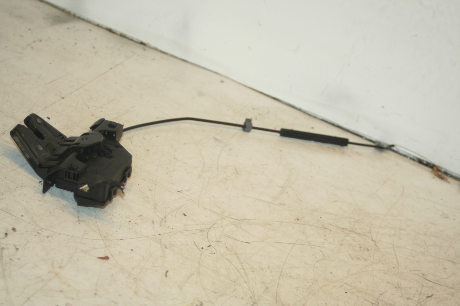 (95) 2010 BMW 1 SERIES E82. BOOT LID LATCH LOCK - Image 2