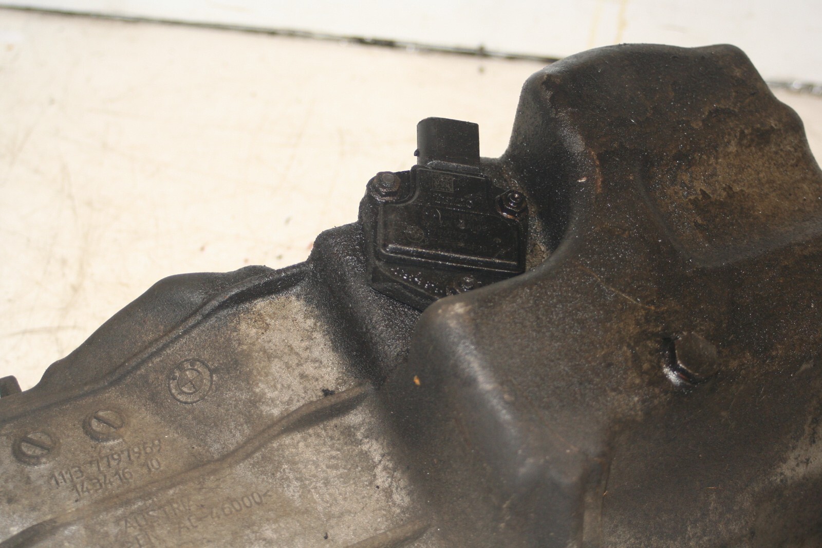 (95B) 2010 BMW 1 SERIES E82. SUMP PAN 7797969 - Image 3