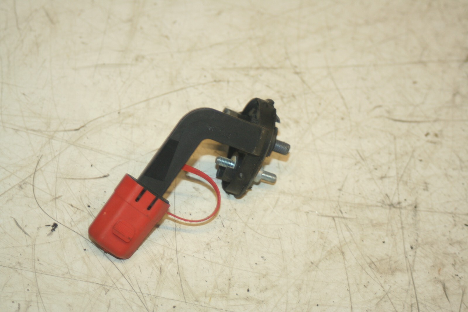 (95) 2010 BMW 1 SERIES E82. POSITIVE POWER JUMP START CONNECTOR POINT