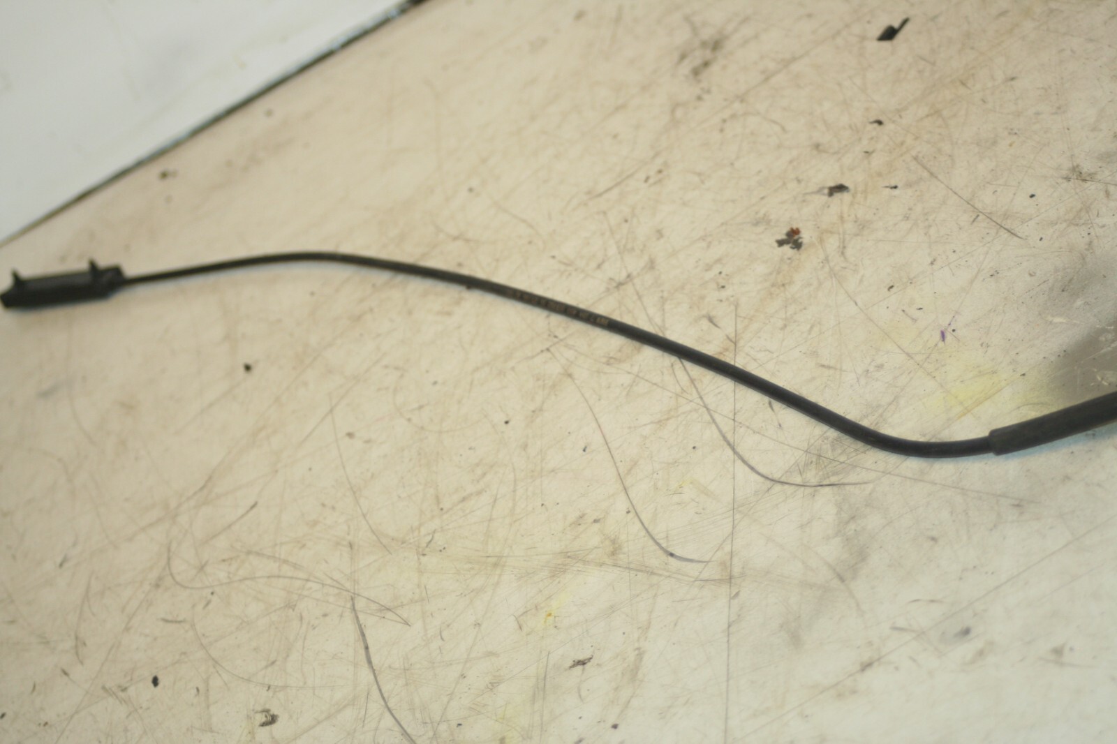 (95) 2010 BMW 1 SERIES E82. BONNET RELEASE CABLE
