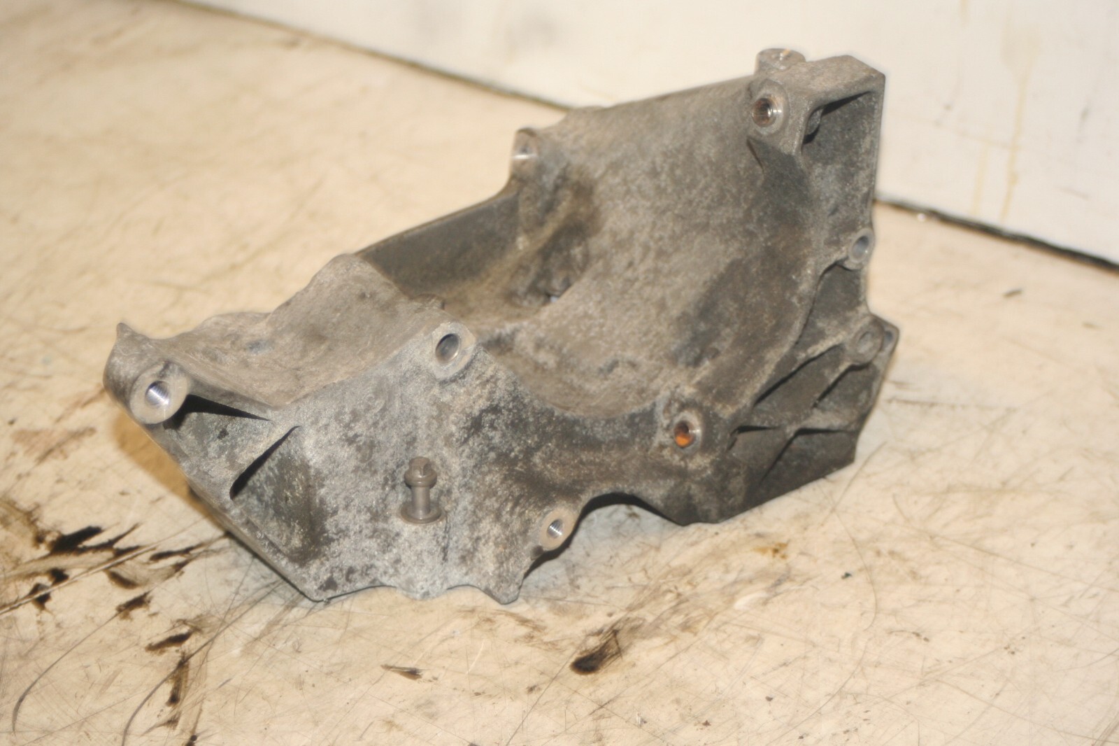 (95B) 2010 BMW 1 SERIES E82. ENGINE FRAME MOUNT - Image 5