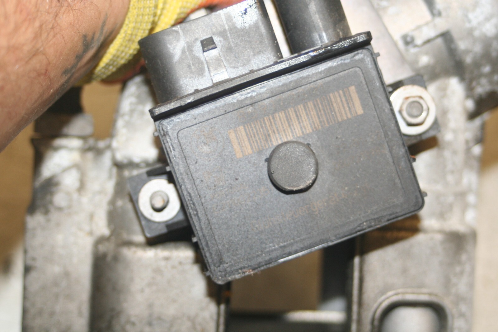 (95B) 2010 BMW 1 SERIES E82. OIL FILTER HOUSING COOLER - Image 6