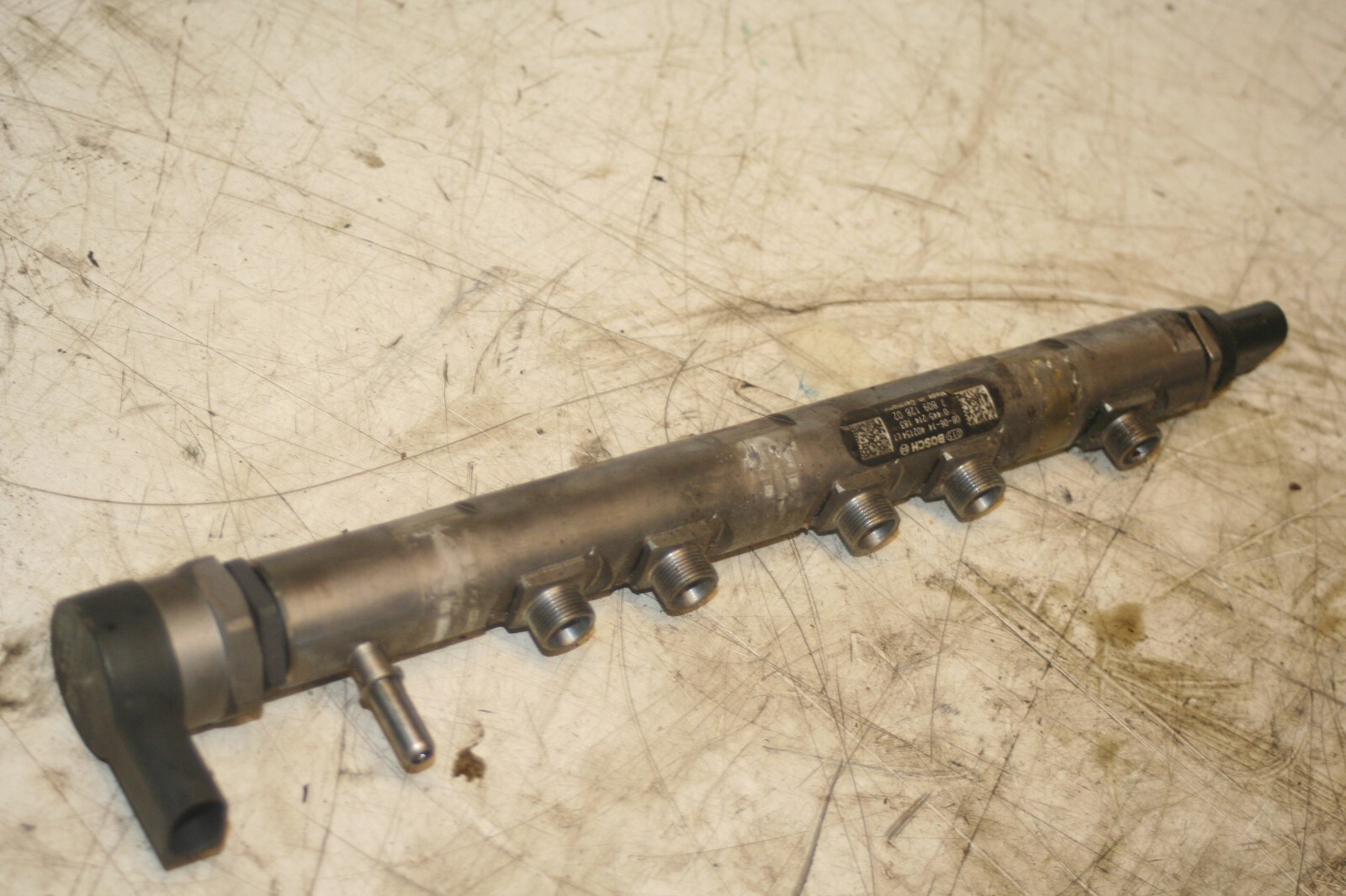 (95B) 2010 BMW 1 SERIES E82. FUEL RAIL 780912802