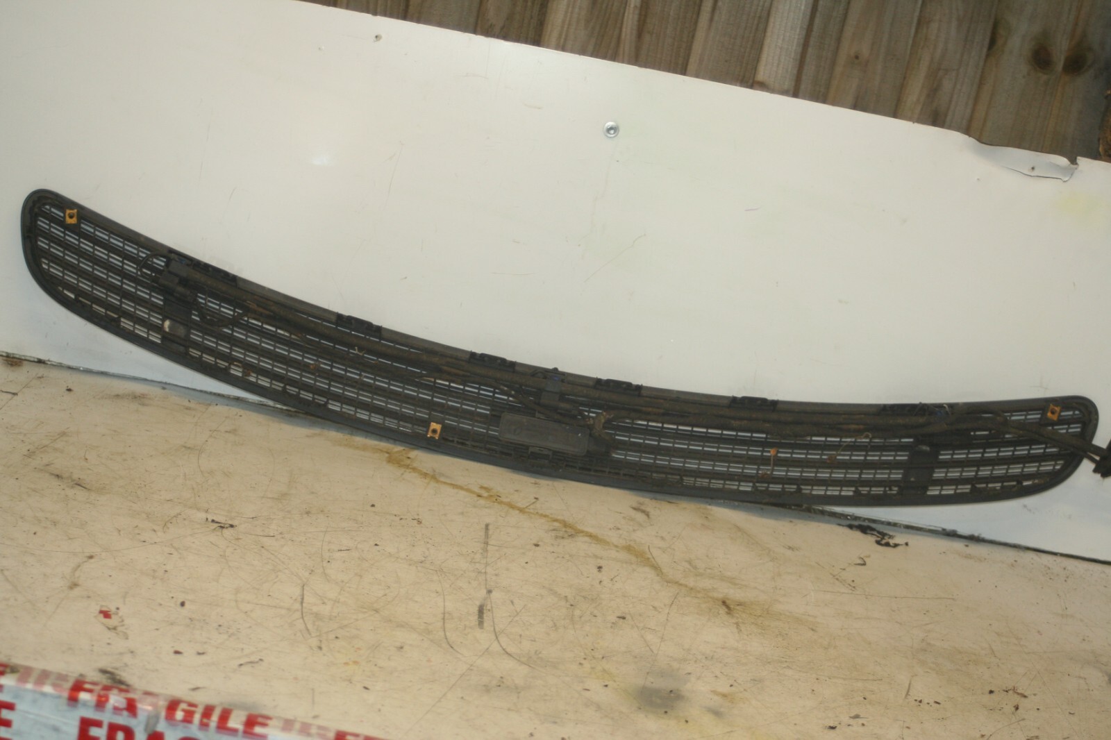 2005 MERCEDES S CLASS W220. BONNET VENT GRILLE 2208800272 - Image 4