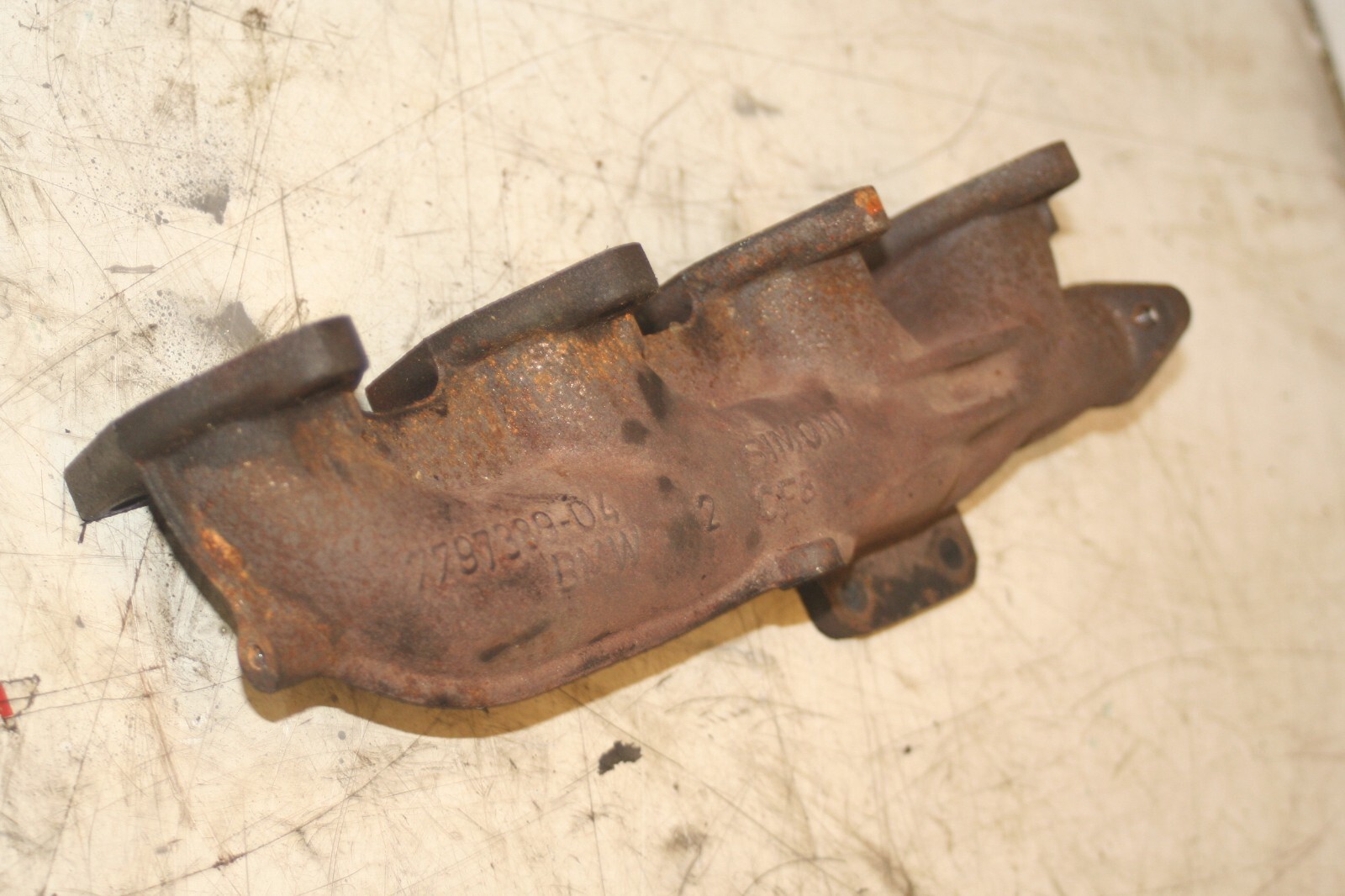 (95B) 2010 BMW 1 SERIES E82. EXHAUST MANIFOLD 7797389 - Image 2