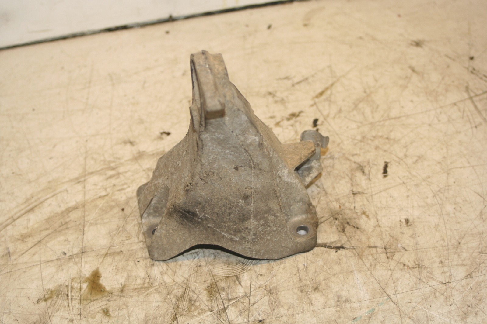 (95B) 2010 BMW 1 SERIES E82. ENGINE MOUNT - Image 2