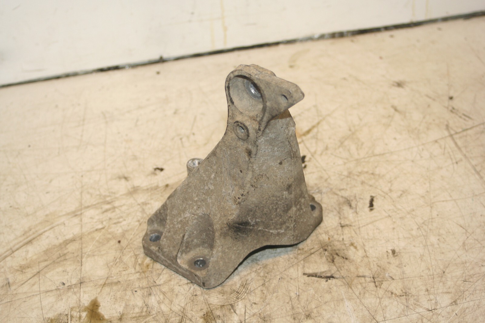 (95B) 2010 BMW 1 SERIES E82. ENGINE MOUNT - Image 3