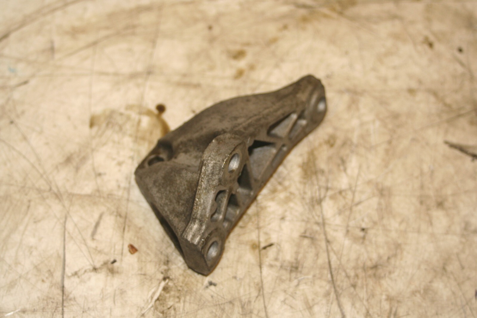 (95B) 2010 BMW 1 SERIES E82. MOUNT FRAME - Image 3