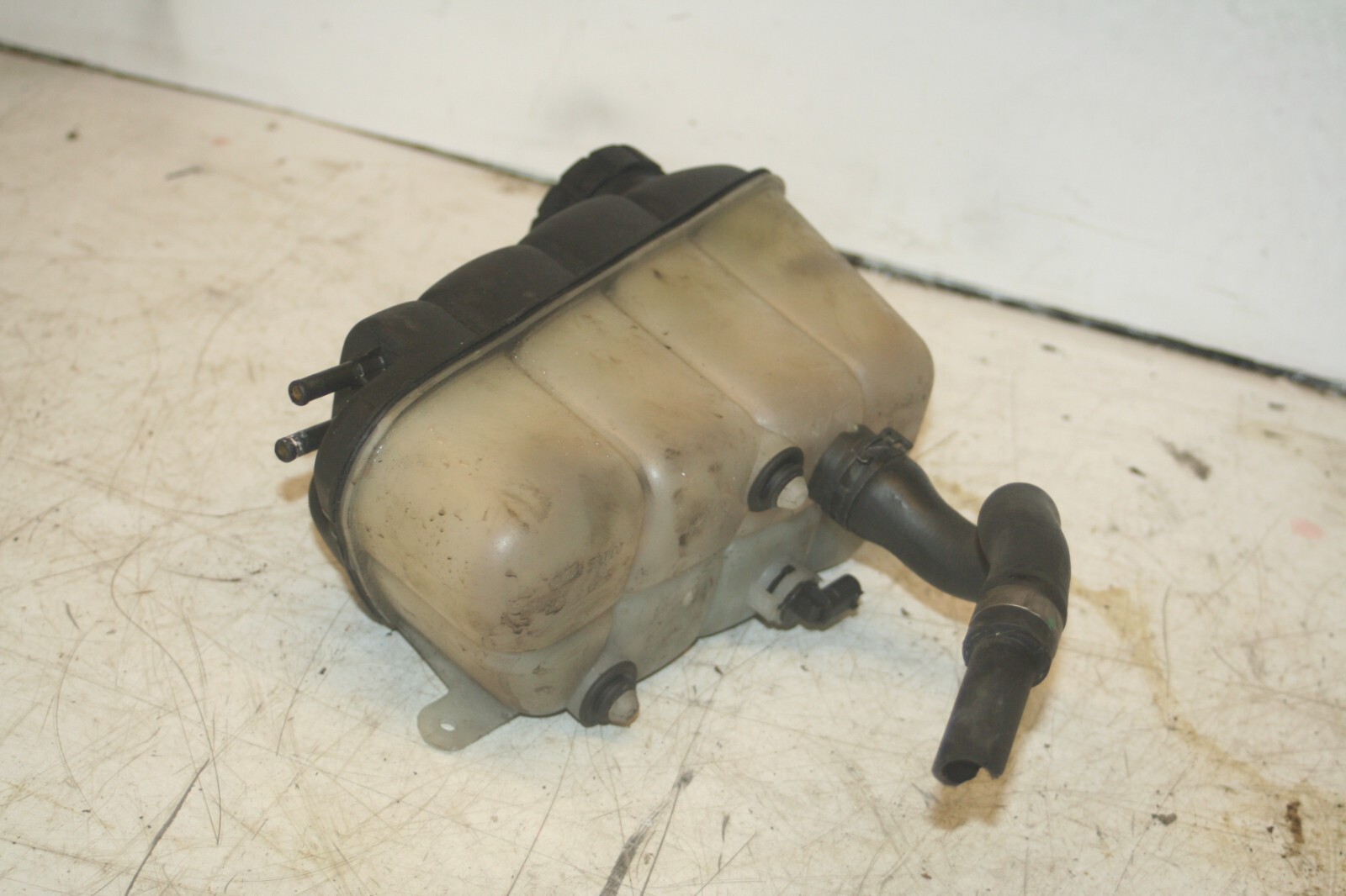 2005 MERCEDES S CLASS W220. COOLANT WATER BOTTLE TANK - Image 2