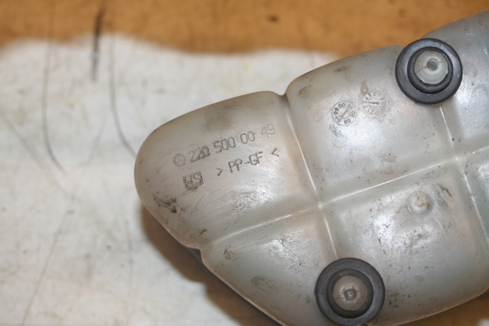 2005 MERCEDES S CLASS W220. COOLANT WATER BOTTLE TANK - Image 6