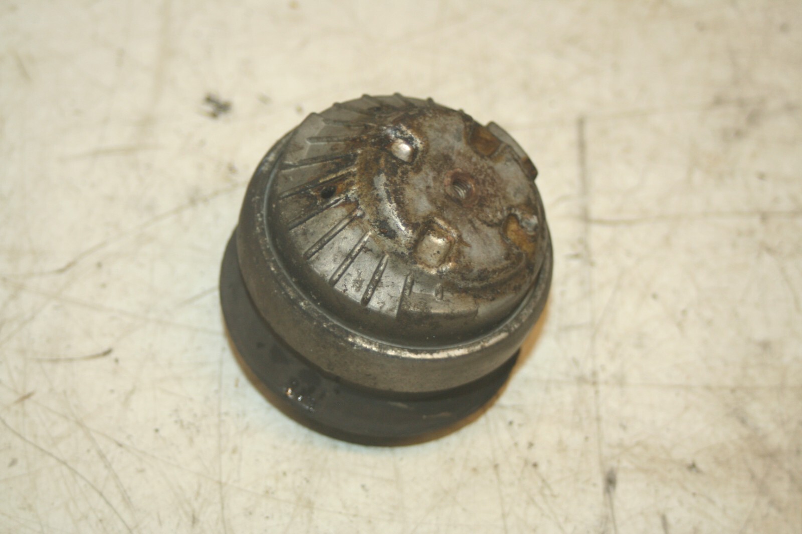 2005 MERCEDES S CLASS W220. ENGINE RUBBER MOUNT