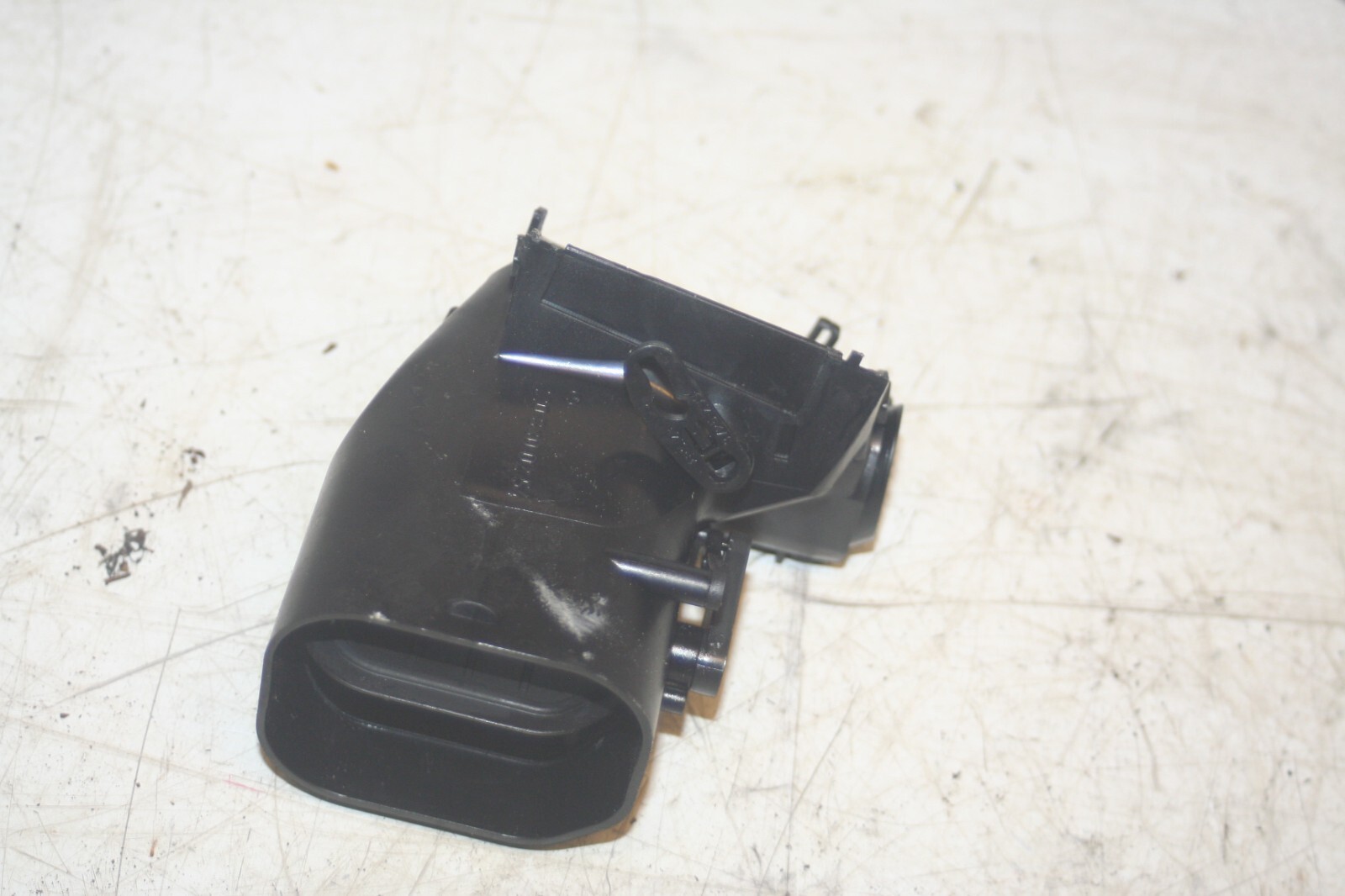 2005 MERCEDES S CLASS W220. AIR VENT DUCT 2208300254 - Image 2