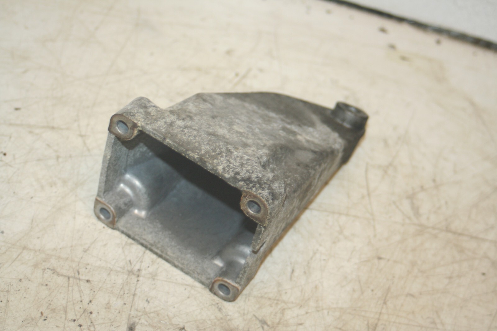 2005 MERCEDES S CLASS W220. ENGINE MOUNT - Image 3