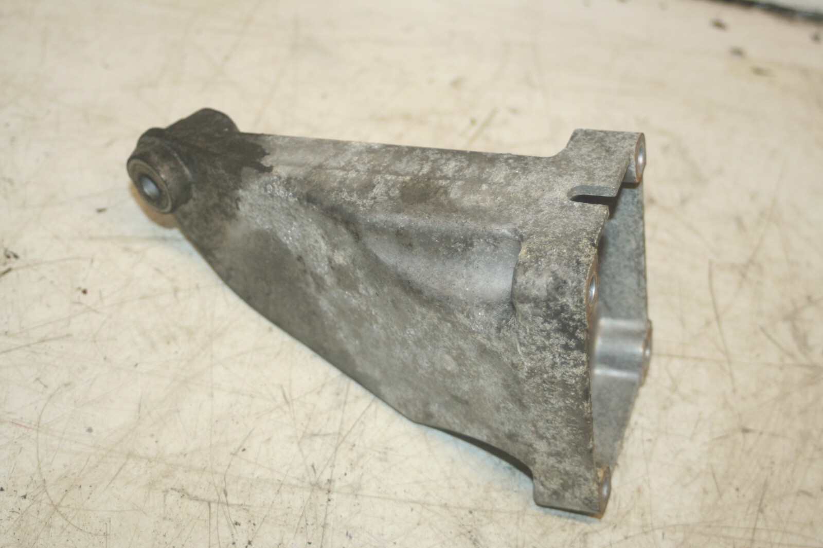 2005 MERCEDES S CLASS W220. ENGINE MOUNT - Image 4