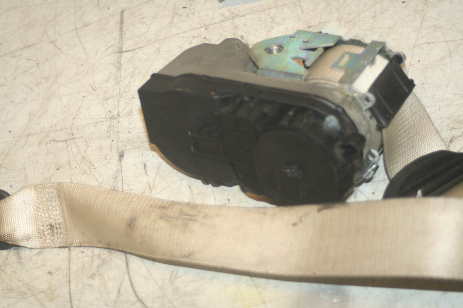 2005 MERCEDES S CLASS W220. DRIVER SIDE FRONT SEAT BELT - Image 3
