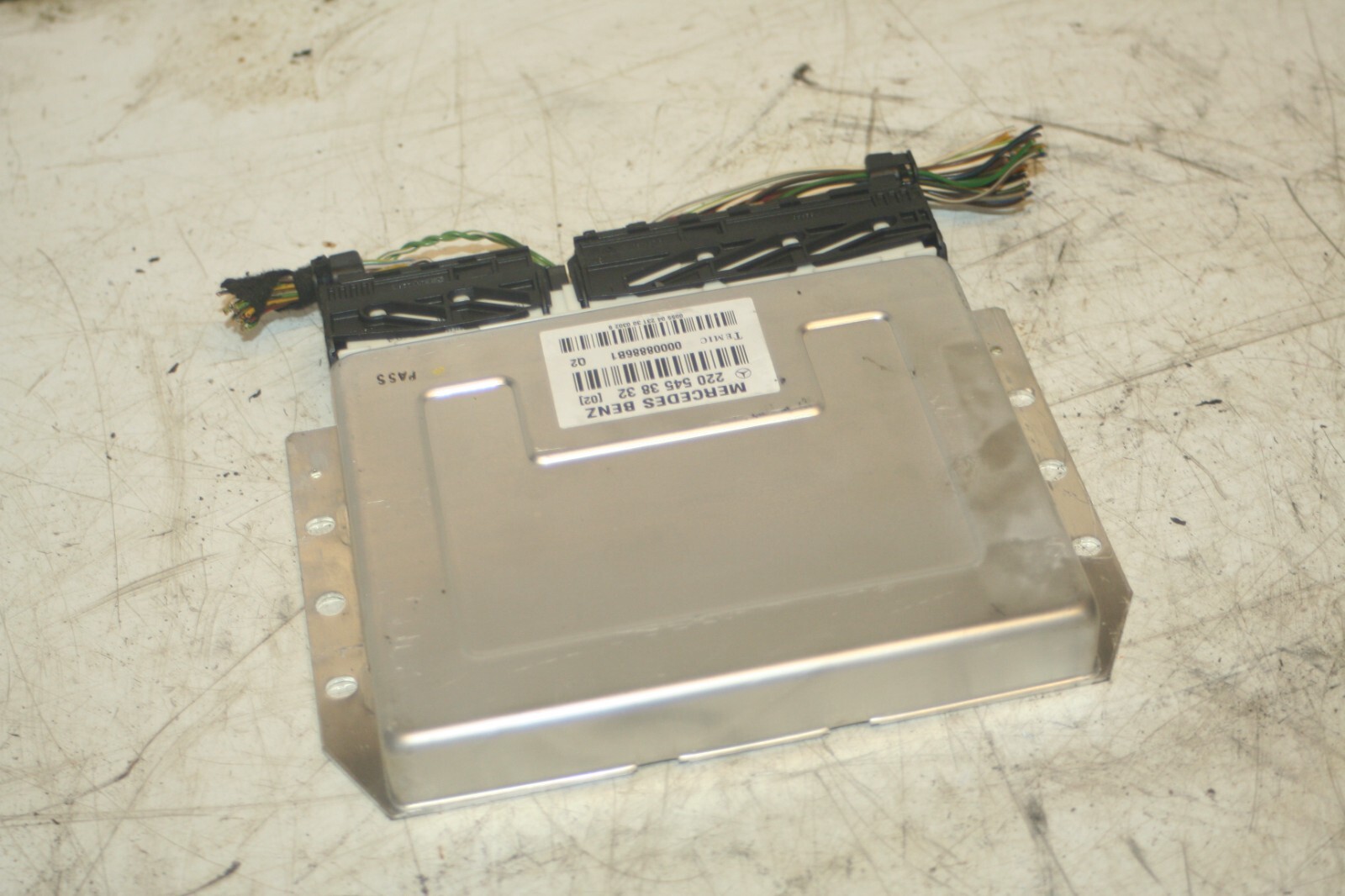 2005 MERCEDES S CLASS W220. 2205453832 ECU SUSPENSION CONTROL MODULE - Image 3