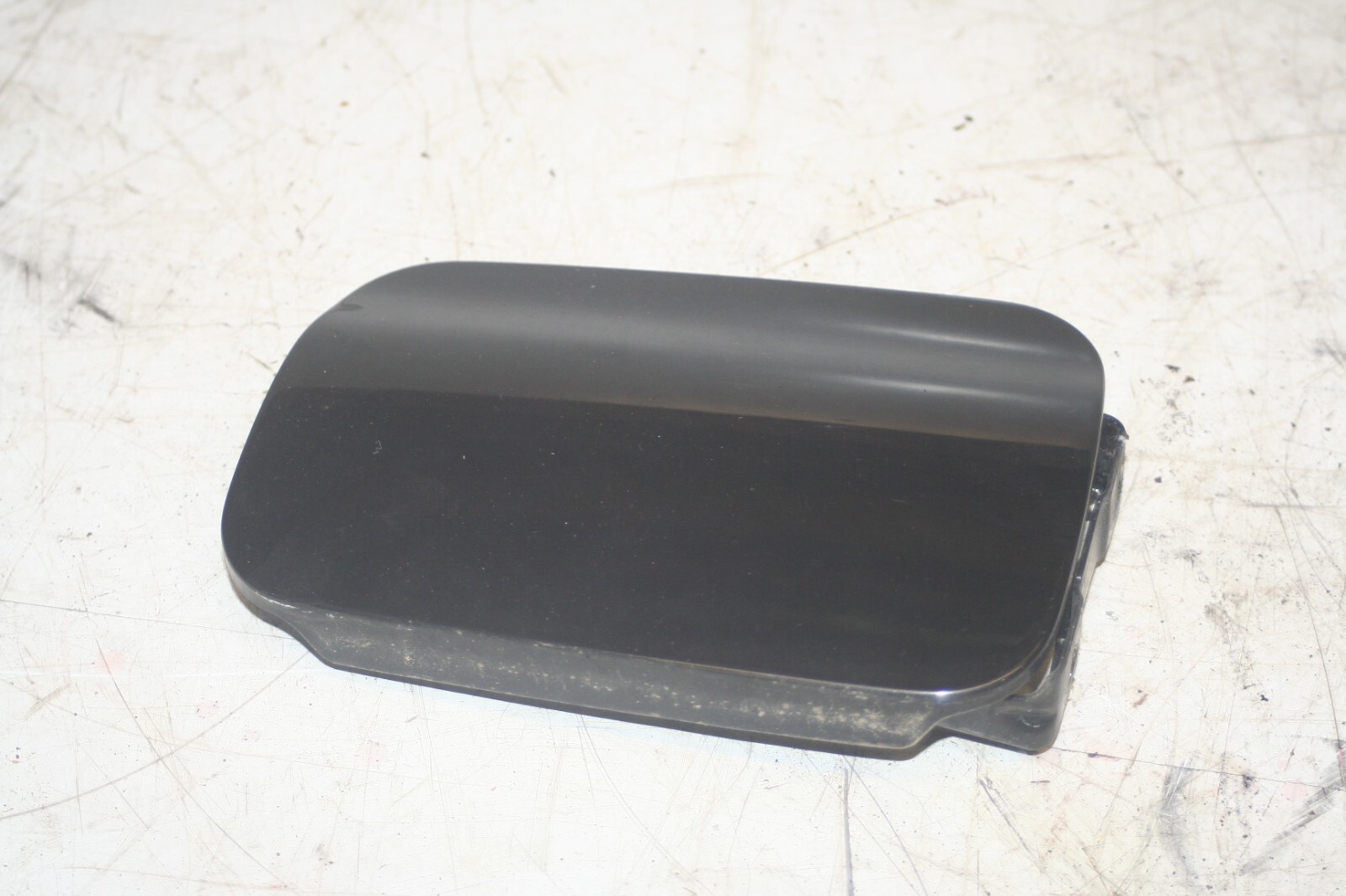 2005 MERCEDES S CLASS W220. FUEL FLAP COVER IN BLACK