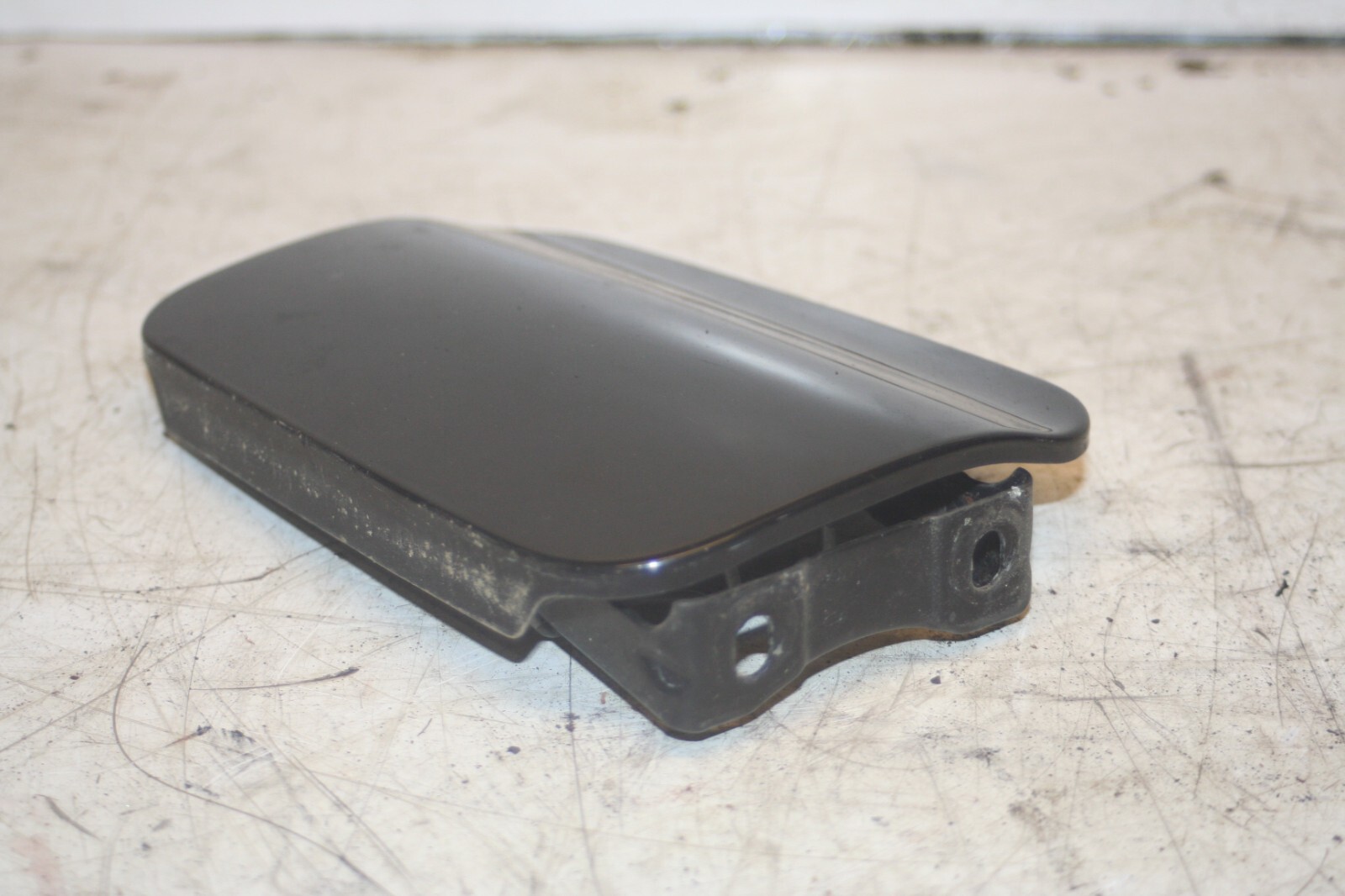 2005 MERCEDES S CLASS W220. FUEL FLAP COVER IN BLACK - Image 2