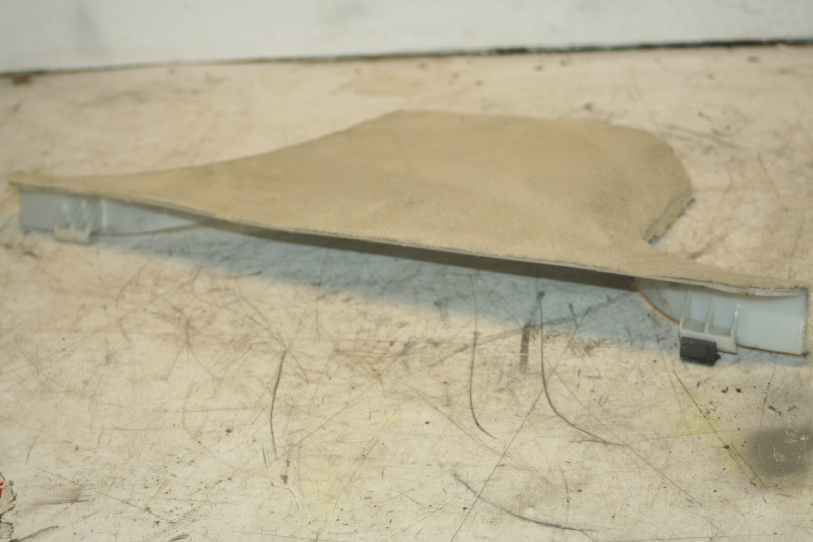 2005 MERCEDES S CLASS W220. DRIVER LOWER B PILLAR TRIM - Image 2