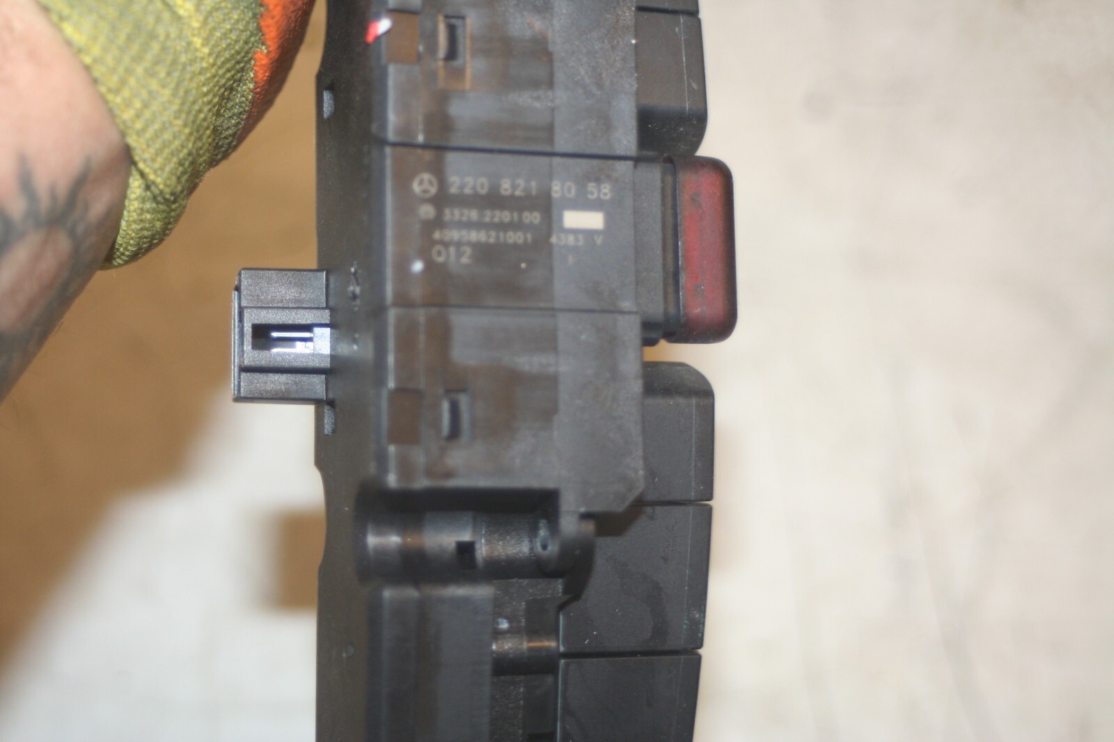 2005 MERCEDES S CLASS W220 HAZARD SWITCH PARKING LOCKING ESP BUTTONS - Image 6
