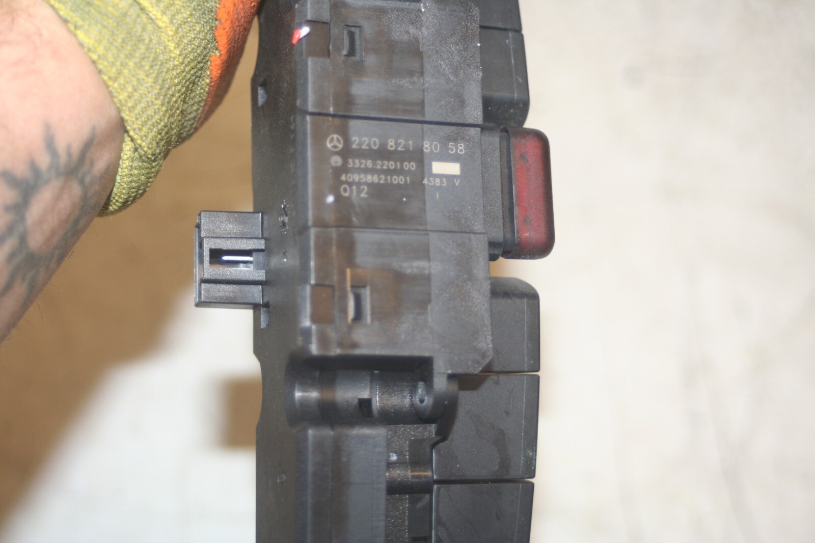 2005 MERCEDES S CLASS W220 HAZARD SWITCH PARKING LOCKING ESP BUTTONS - Image 7