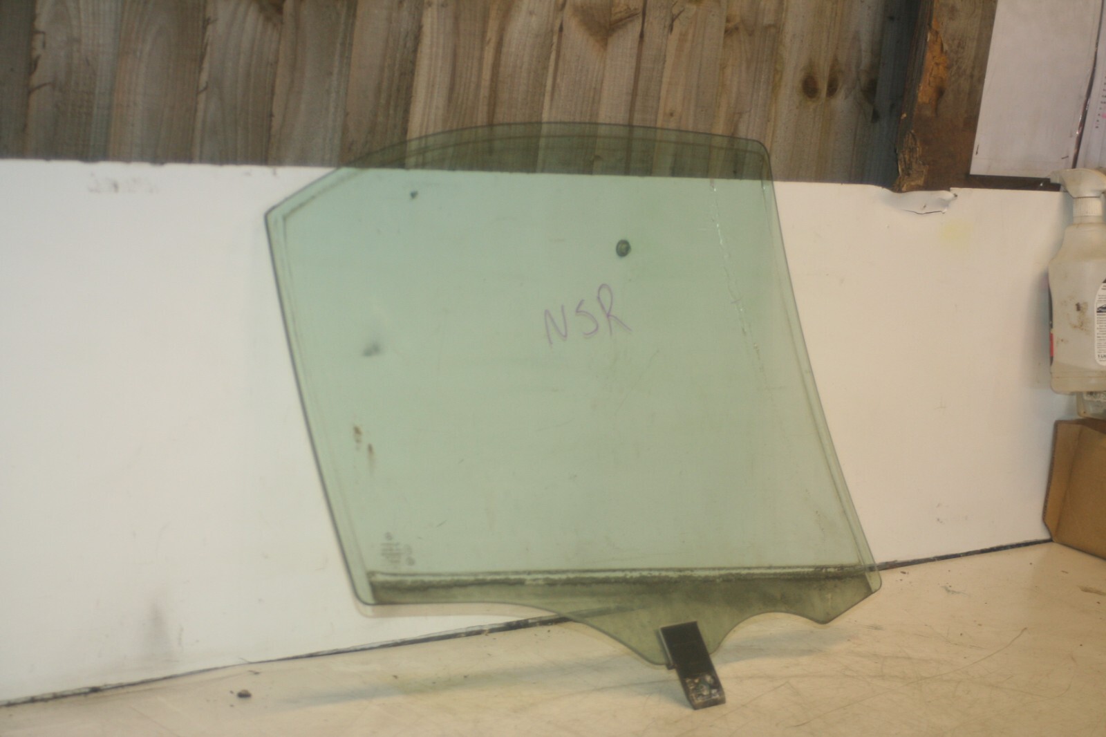2005 MERCEDES S CLASS W220. PASSENGER SIDE REAR WINDOW GLASS - Image 2