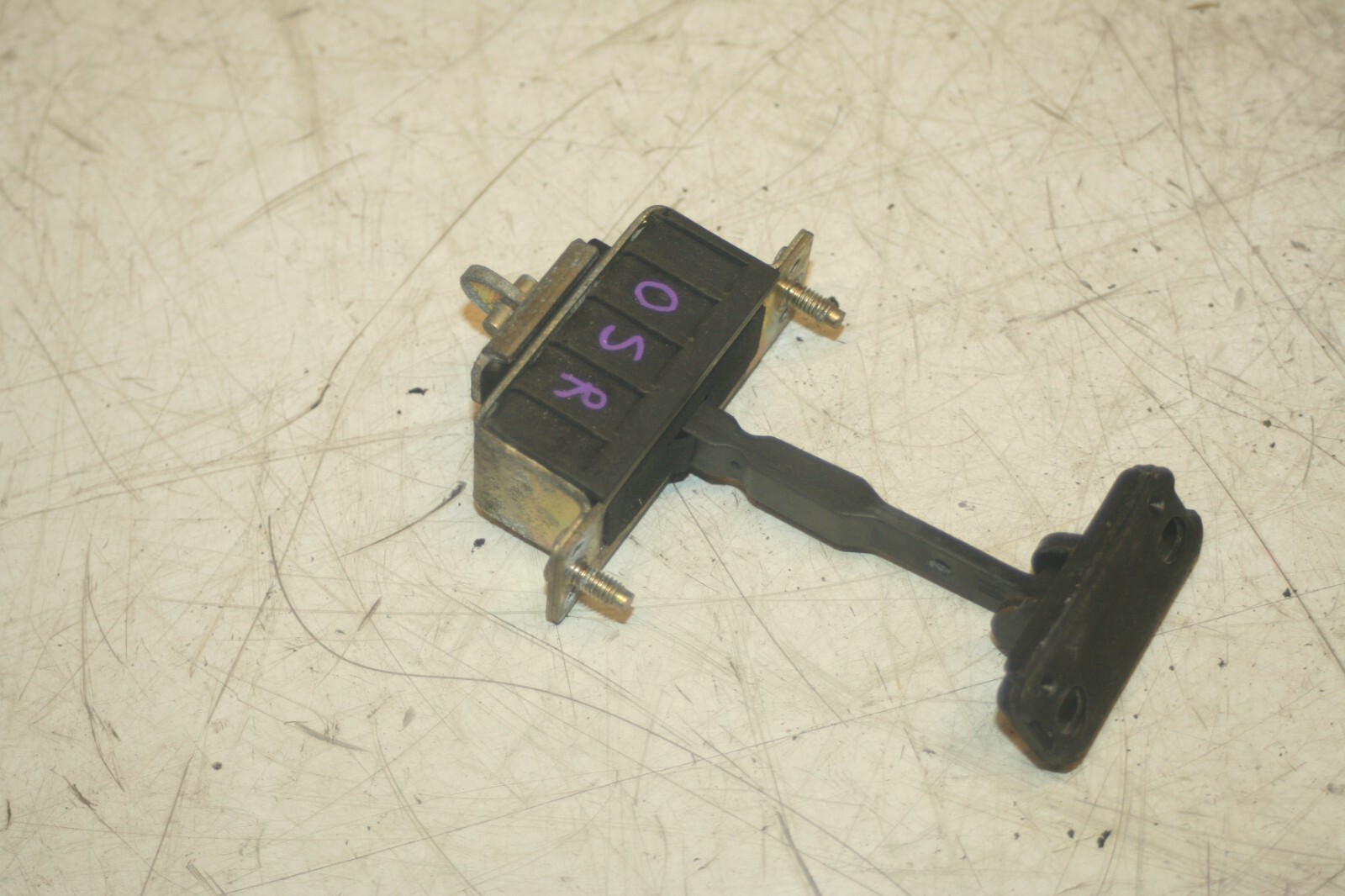 2005 MERCEDES S CLASS W220. DRIVER SIDE REAR DOOR STAY CHECK STRAP - Image 2
