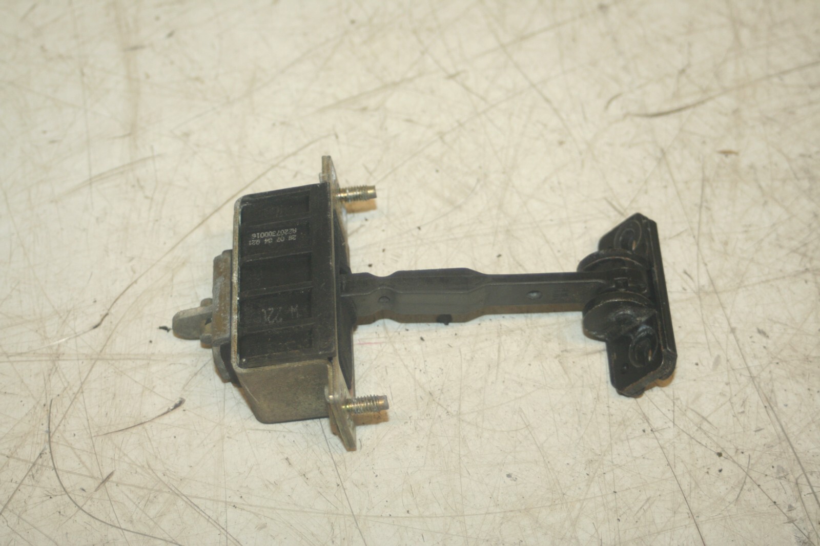 2005 MERCEDES S CLASS W220. DRIVER SIDE REAR DOOR STAY CHECK STRAP - Image 3