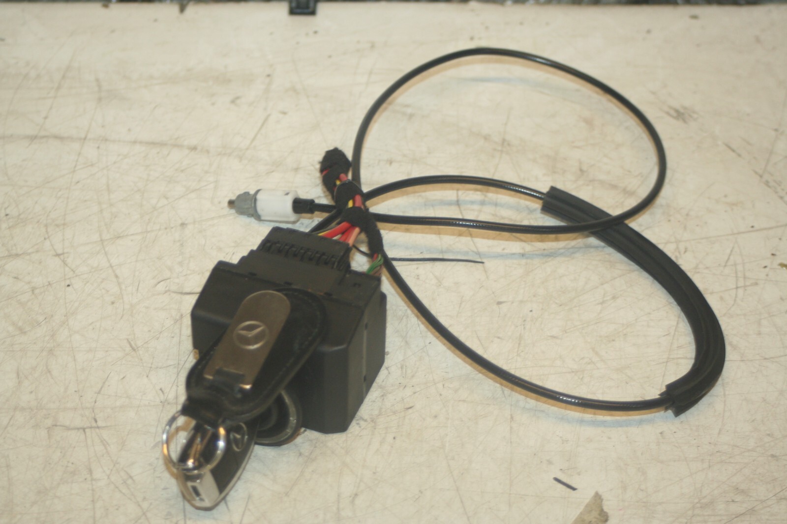 2005 MERCEDES S CLASS W220. IGNITION BARREL AND KEY