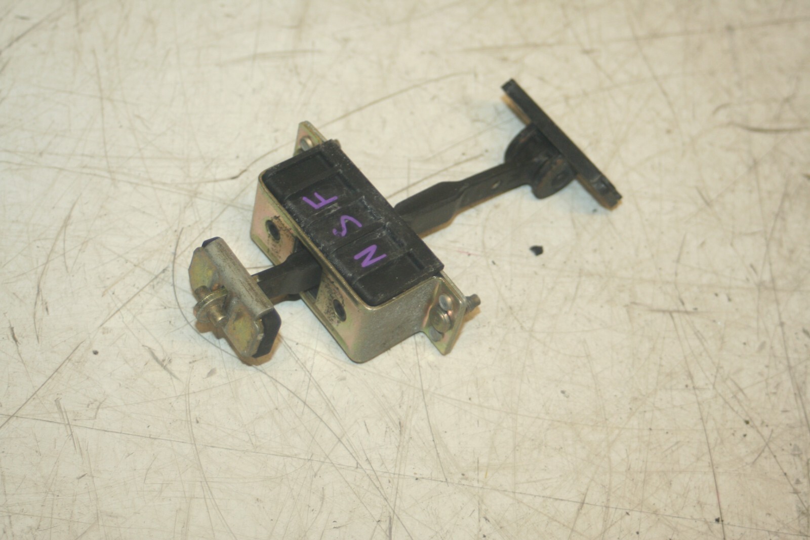 2005 MERCEDES S CLASS W220. PASSENGER SIDE FRONT DOOR STAY CHECK STRAP - Image 3