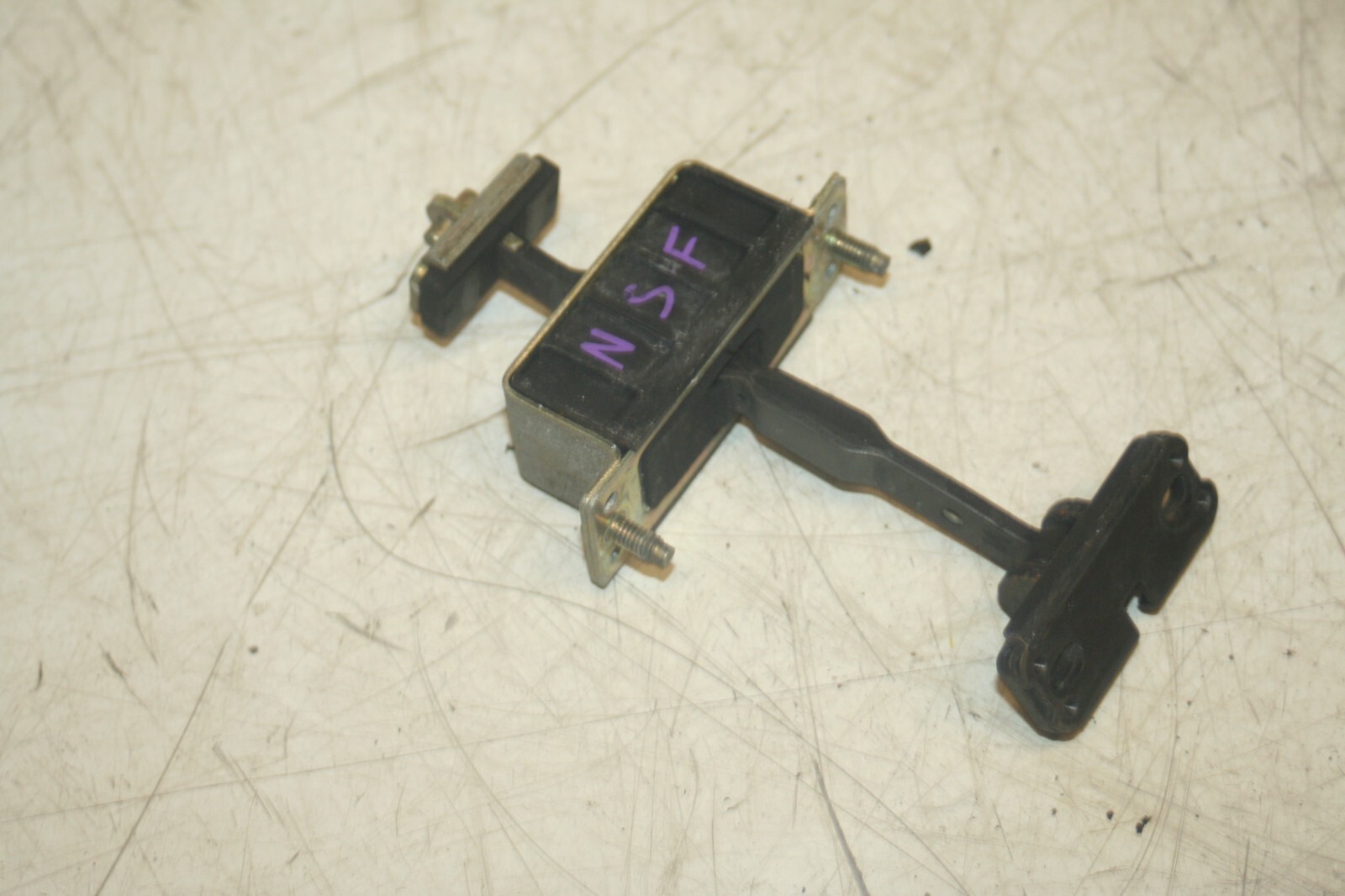 2005 MERCEDES S CLASS W220. PASSENGER SIDE FRONT DOOR STAY CHECK STRAP - Image 5