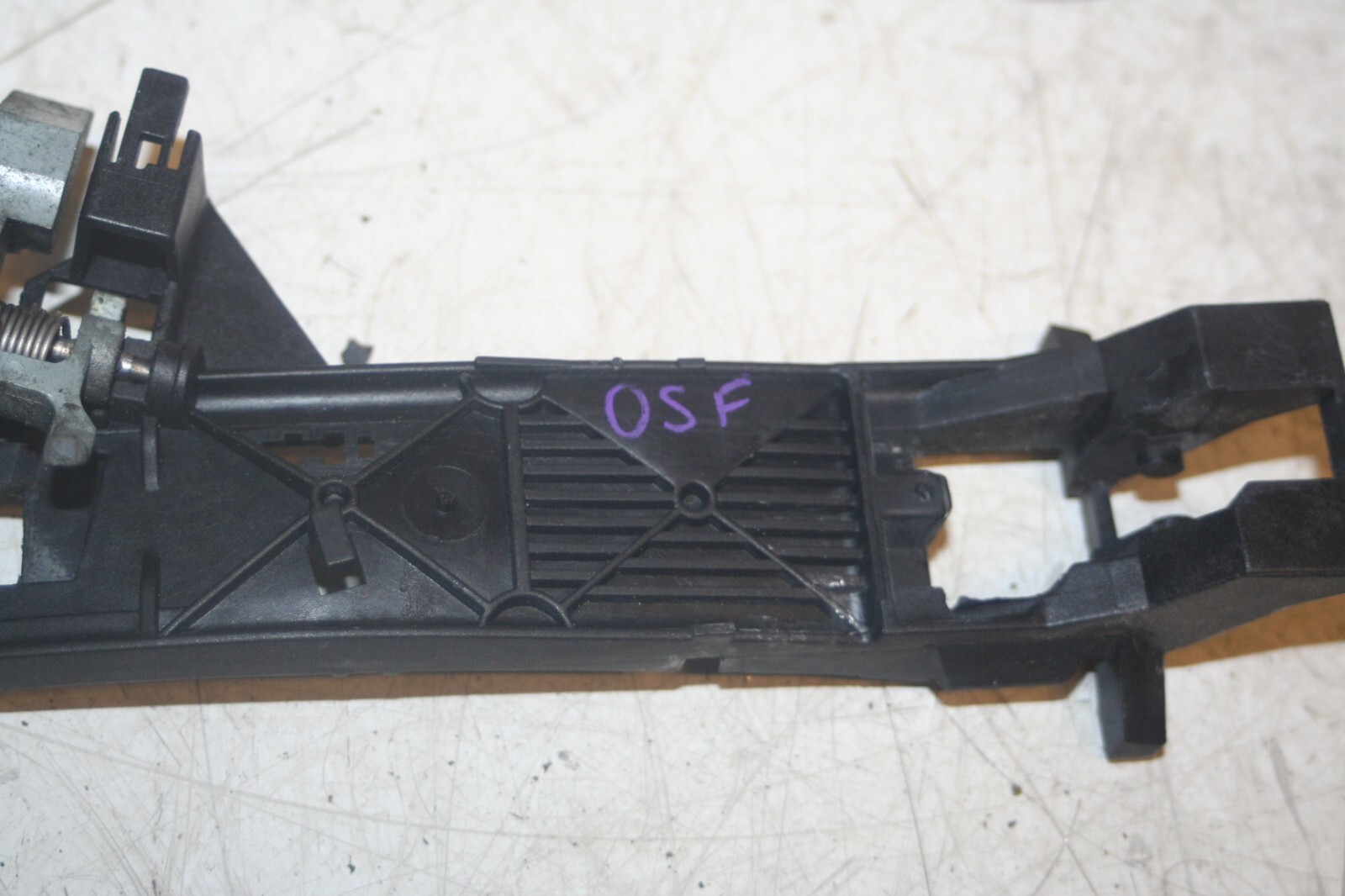2005 MERCEDES S CLASS W220. DRIVER SIDE FRONT DOOR HANDLE FRAME SURROUND - Image 2