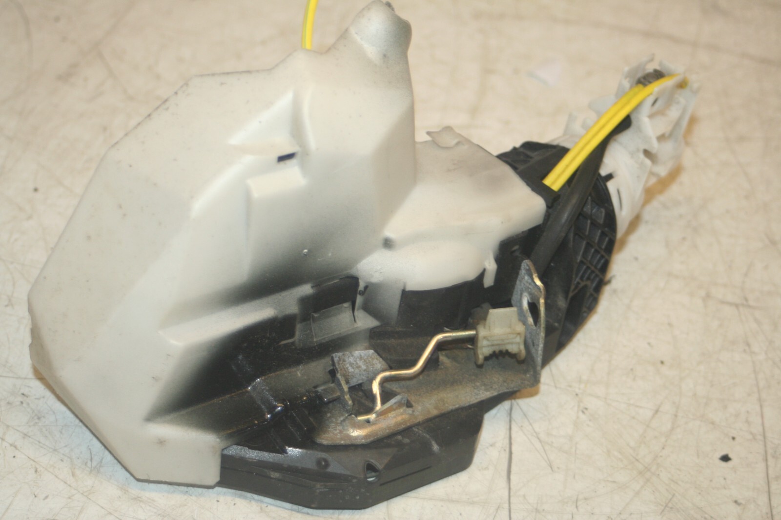 2005 MERCEDES S CLASS W220. DRIVER SIDE REAR DOOR LOCK MOTOR MECHANISM - Image 4