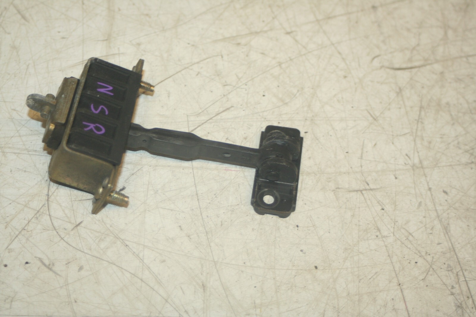 2005 MERCEDES S CLASS W220. PASSENGER SIDE REAR DOOR STAY CHECK STRAP - Image 2