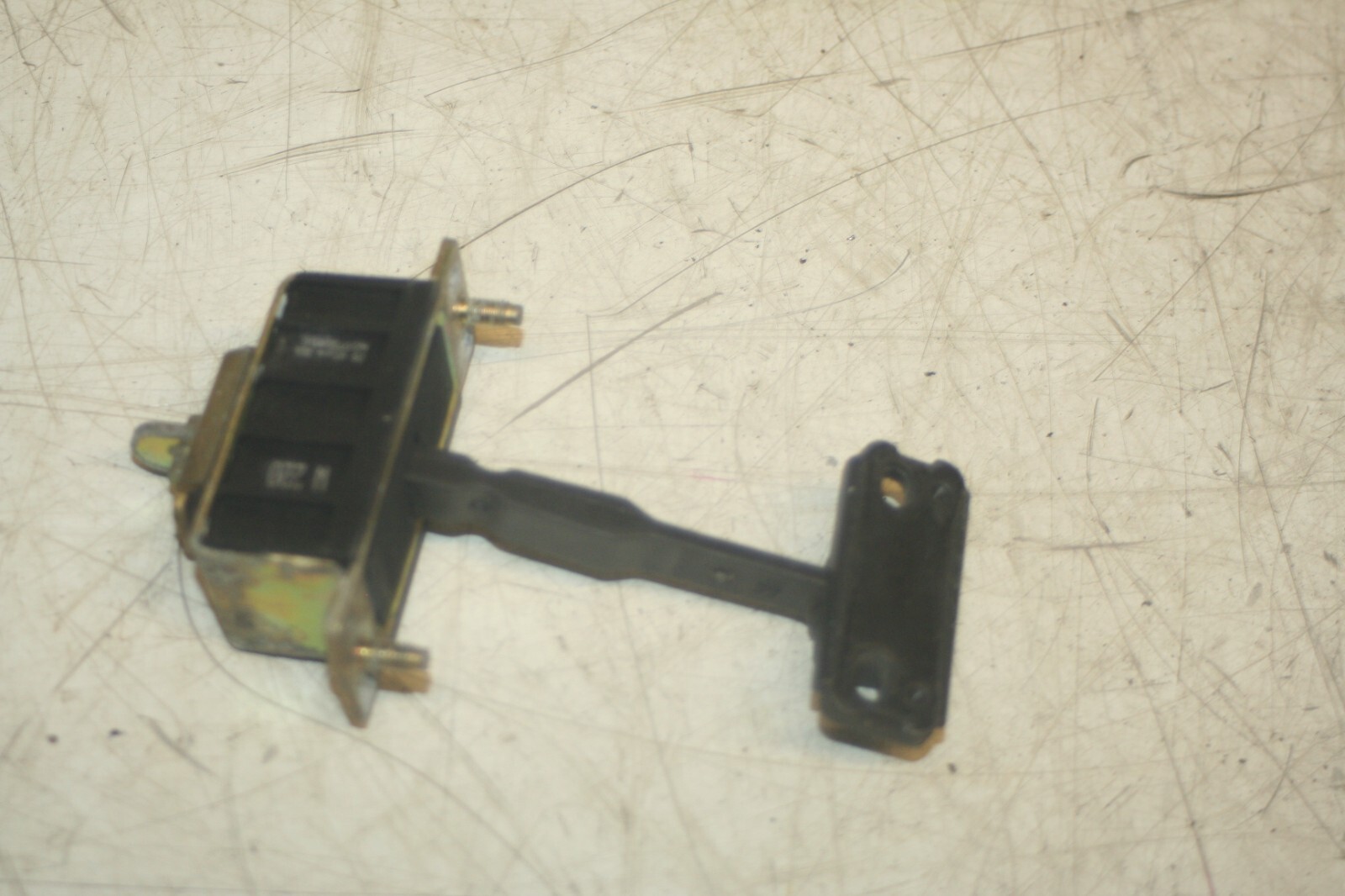 2005 MERCEDES S CLASS W220. PASSENGER SIDE REAR DOOR STAY CHECK STRAP - Image 3
