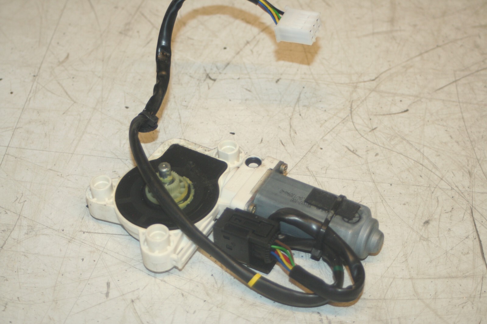 2005 MERCEDES S CLASS W220. PASSENGER SIDE REAR WINDOW MOTOR - Image 2