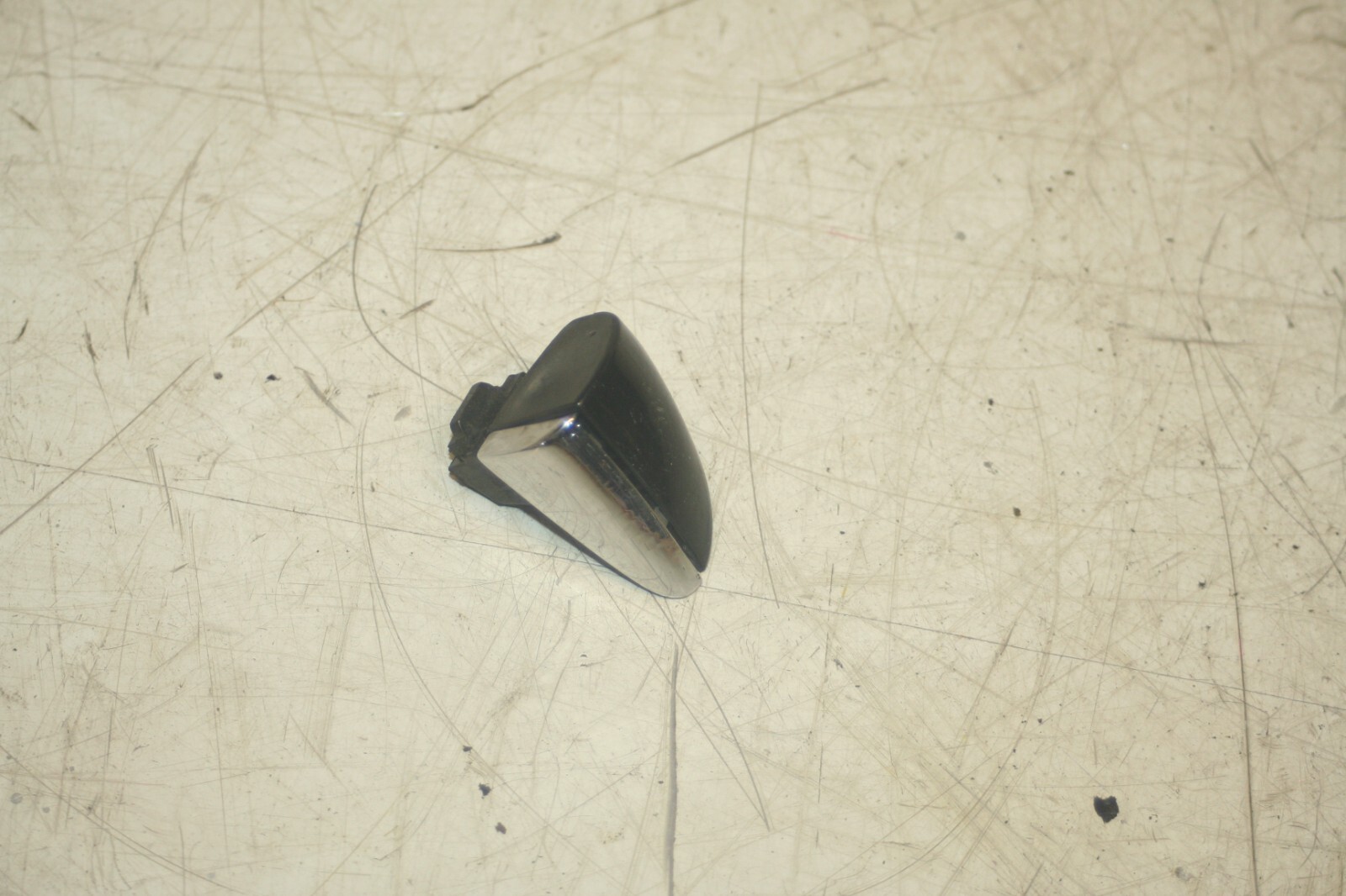 2005 MERCEDES S CLASS W220. OUTER DOOR HANDLE LOCK COVER