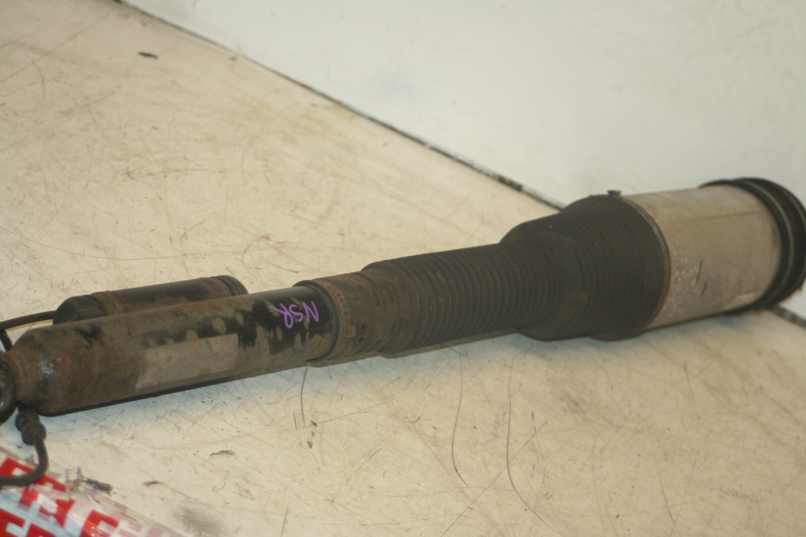 2005 MERCEDES S CLASS W220. PASSENGER SIDE REAR AIR SUSPENSION SHOCK UNIT - Image 3