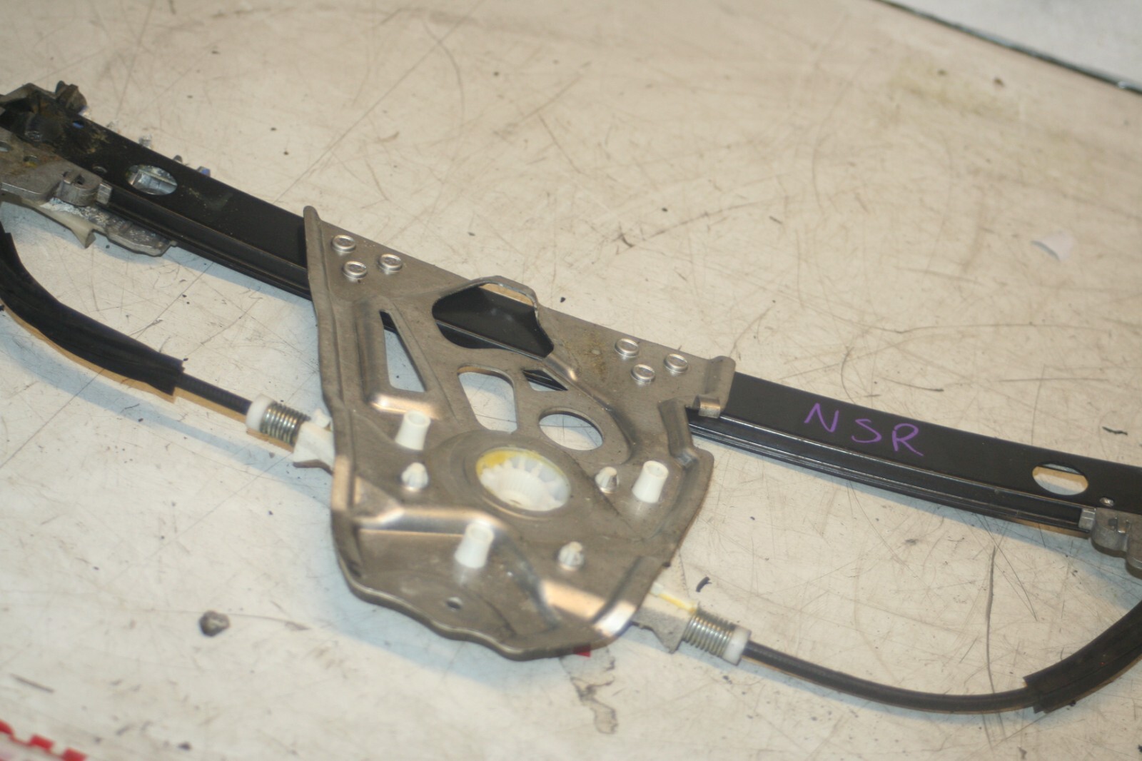 2005 MERCEDES S CLASS W220. PASSENGER SIDE REAR WINDOW REGULATOR