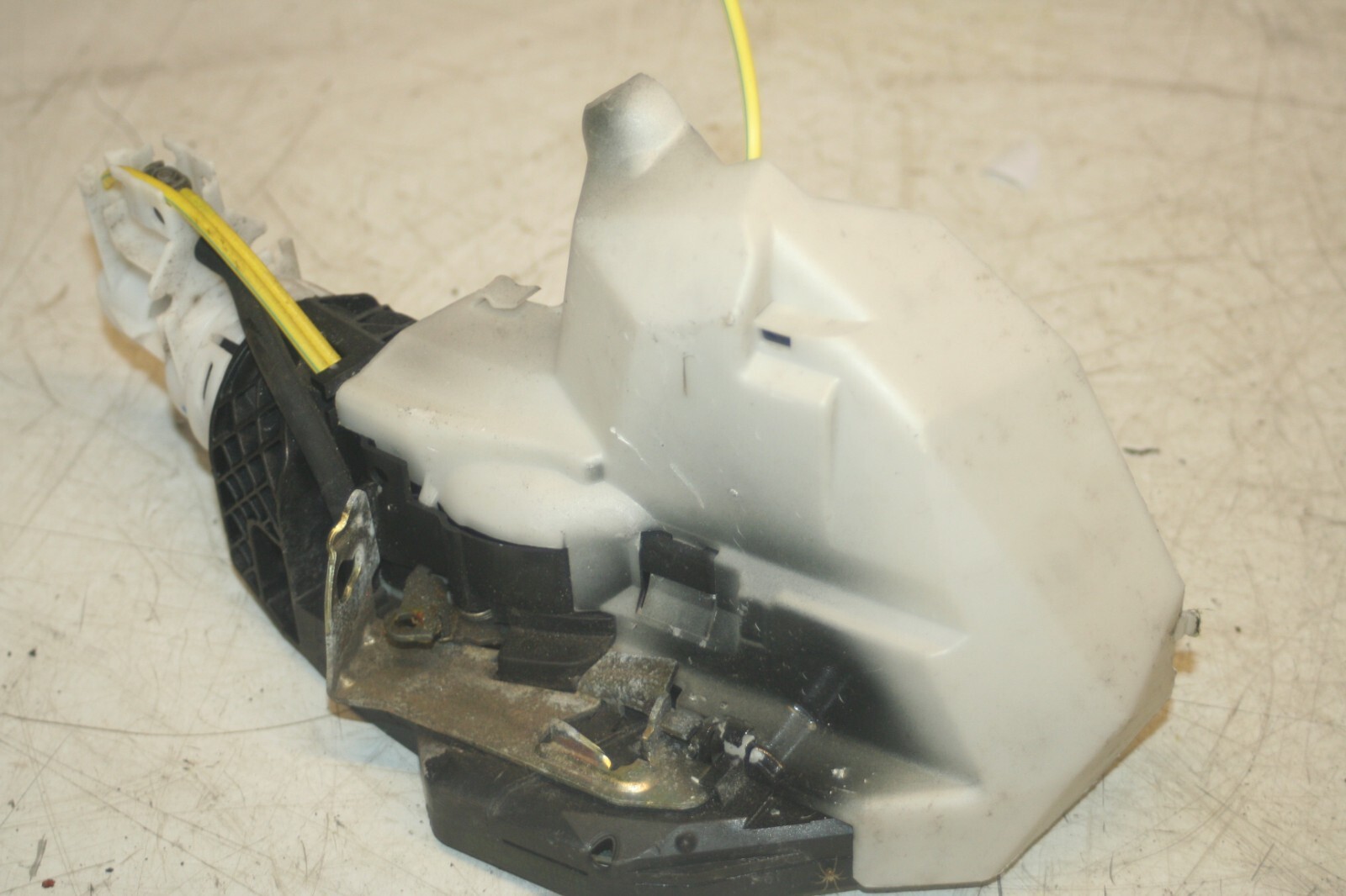 2005 MERCEDES S CLASS W220. PASSENGER SIDE REAR DOOR LOCK MOTOR MECHANISM - Image 2