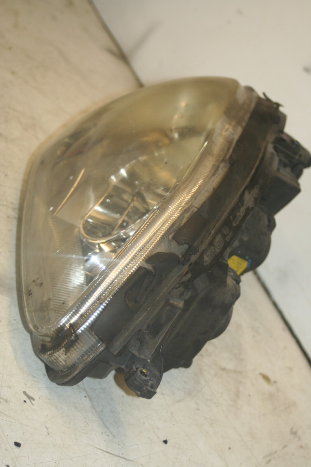 2005 MERCEDES S CLASS W220. DRIVER SIDE HEAD LIGHT - Image 2