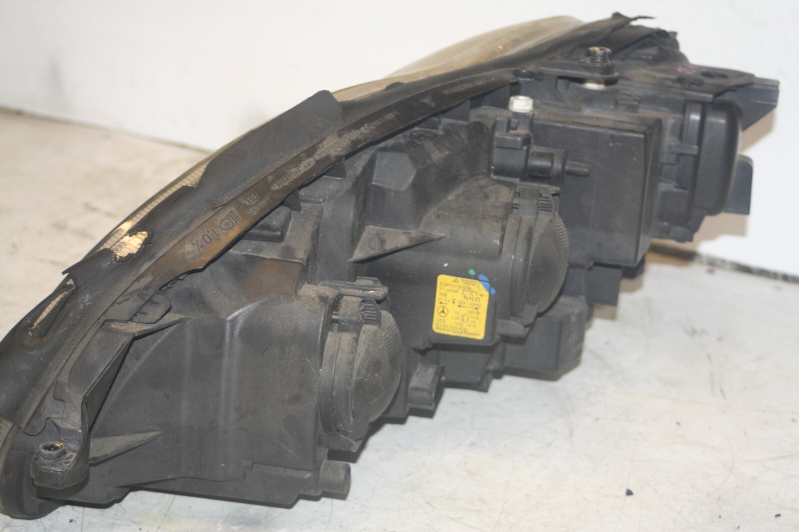 2005 MERCEDES S CLASS W220. DRIVER SIDE HEAD LIGHT - Image 3