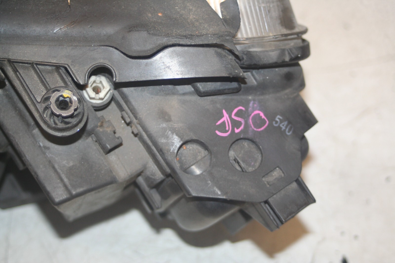2005 MERCEDES S CLASS W220. DRIVER SIDE HEAD LIGHT - Image 4