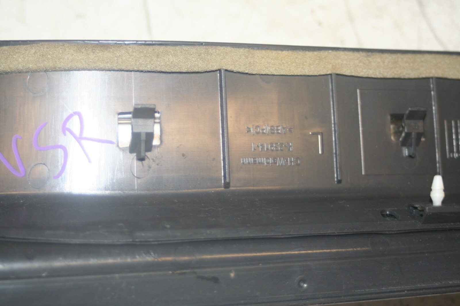 2005 MERCEDES S CLASS W220. PASSENGER SIDE REAR SILL TRIM KICK PLATE - Image 5