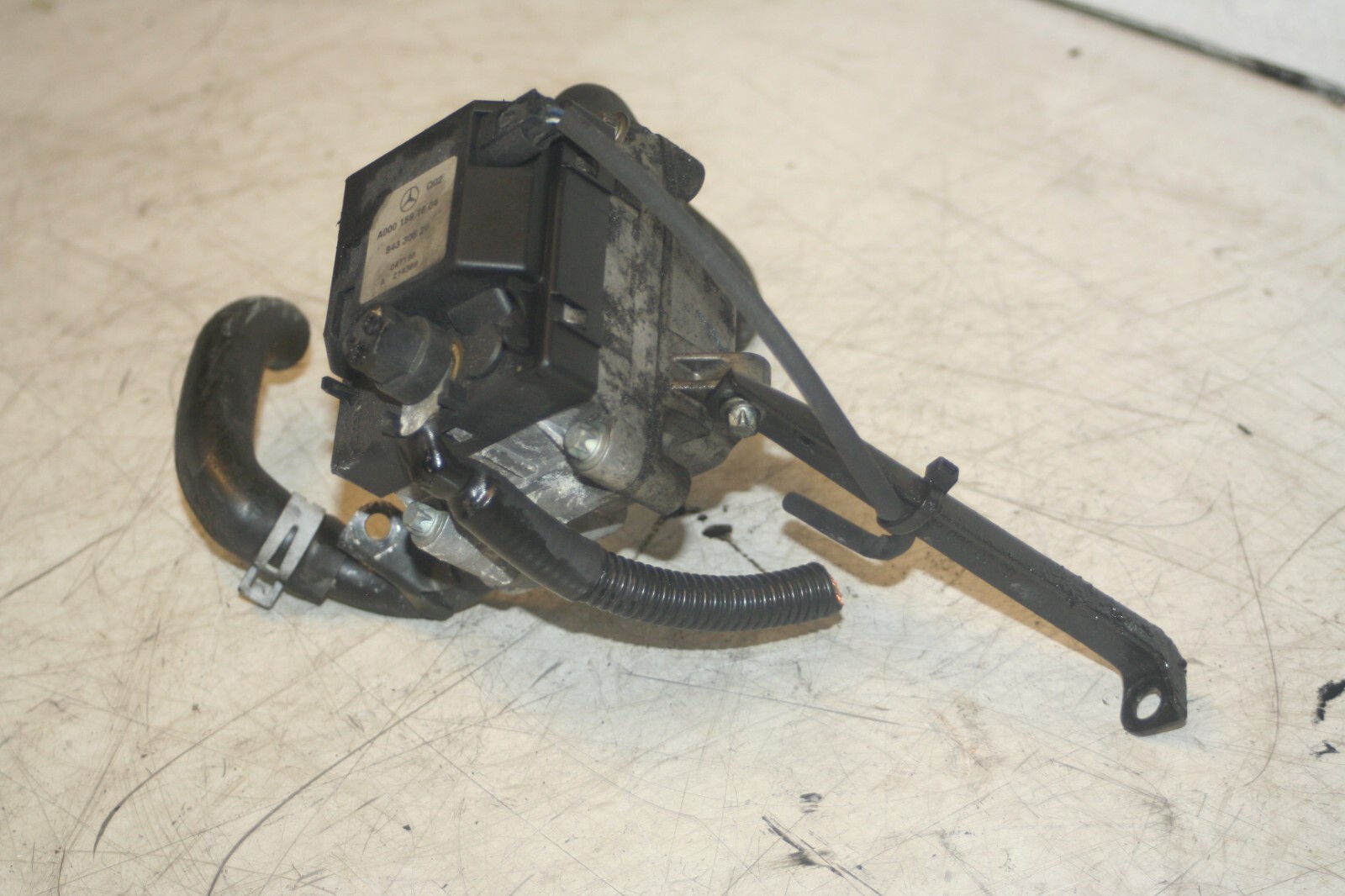 2005 MERCEDES S CLASS W220. A6131500304 WATER COOLANT HEATER MODULE - Image 2